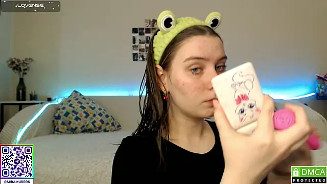 MurrrWorren online show from February 20, 5:44 am