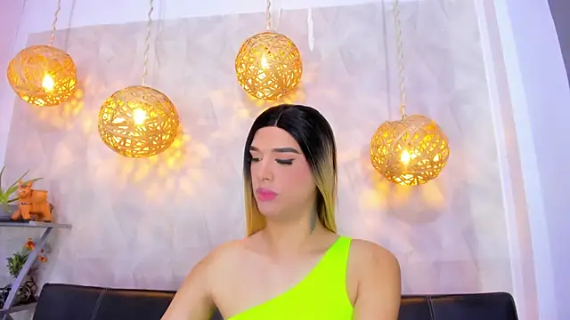 victoria aleia  online show from February 13, 8:45 pm