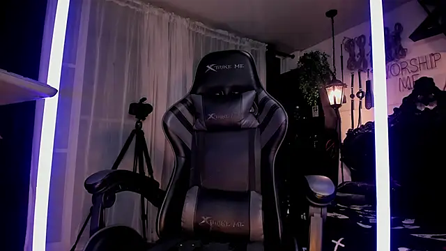 allanhurtss online show from December 6, 12:12 am