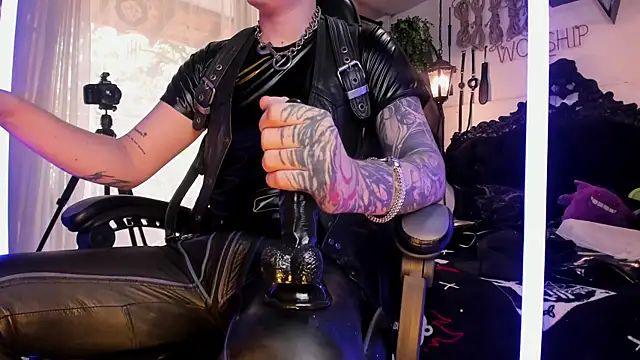 allanhurtss online show from December 6, 6:06 pm