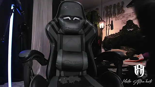 allanhurtss online show from January 3, 7:07 pm