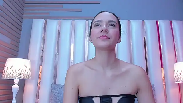 EmmyCruzZ online show from February 10, 1:37 pm