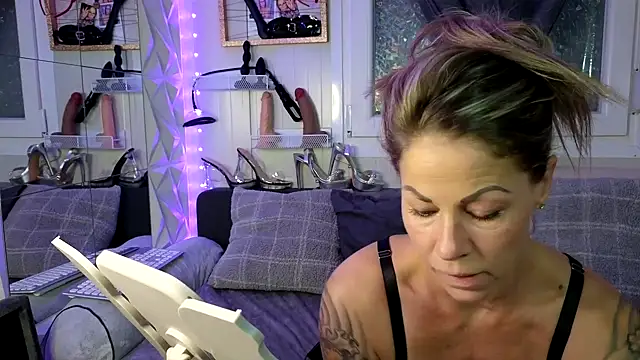 Tatjana Sue online show from November 10, 5:34 pm