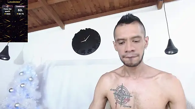 Snapshot of BIGZEHUZ chatting on December 12, 1:43 am BIGZEHUZ online show from December 12, 1:43 am