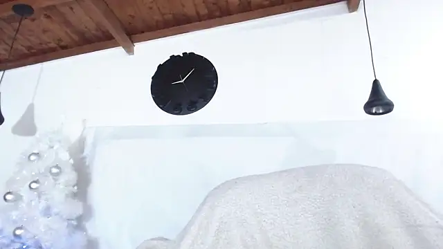 Snapshot of BIGZEHUZ chatting on December 17, 2:01 am BIGZEHUZ online show from December 17, 2:01 am