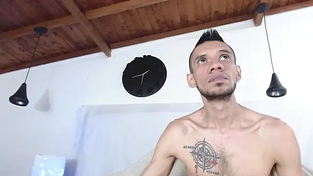 Snapshot of BIGZEHUZ chatting on January 15, 1:52 pm BIGZEHUZ online show from January 15, 1:52 pm