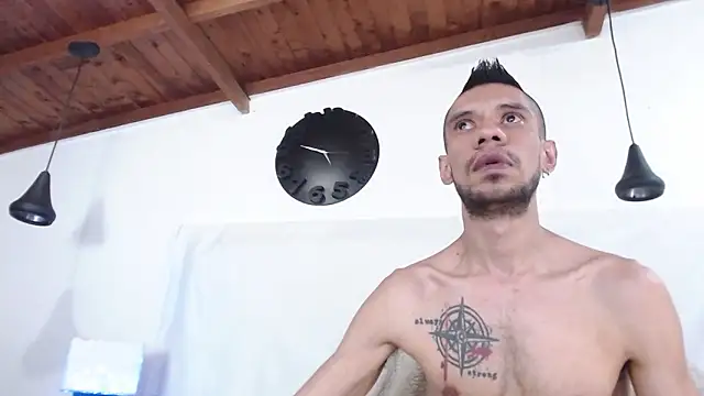 Snapshot of BIGZEHUZ chatting on February 5, 10:12 pm BIGZEHUZ online show from February 5, 10:12 pm