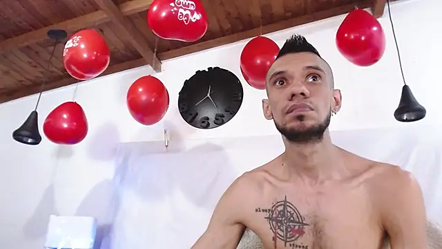 Snapshot of BIGZEHUZ chatting on February 14, 9:32 pm BIGZEHUZ online show from February 14, 9:32 pm