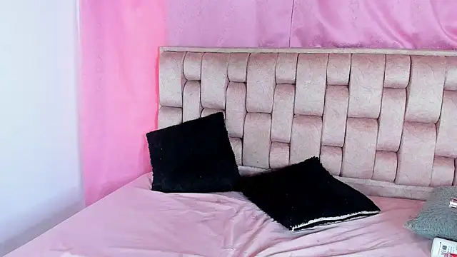 Snapshot of Emma_Evelyn chatting on September 27, 8:25 pm Emma Evelyn online show from September 27, 8:25 pm