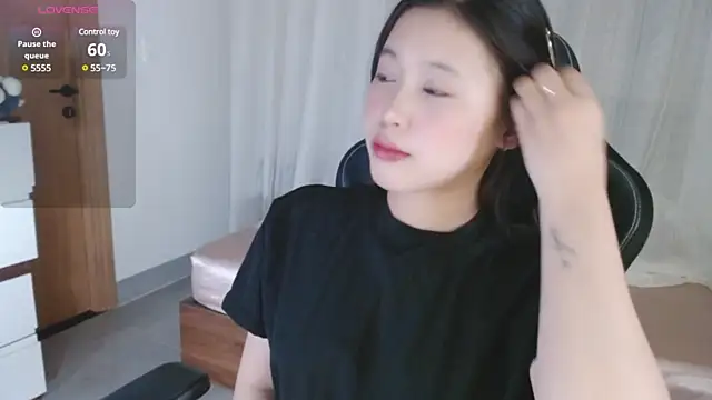 Lin SiYee online show from March 1, 1:07 pm