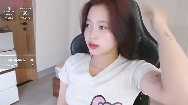 Lin SiYee online show from March 9, 5:11 am