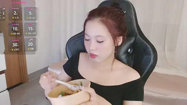 Lin SiYee online show from March 14, 4:32 am