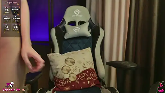 Snapshot of ohLeya chatting on December 24, 6:50 pm ohLeya online show from December 24, 6:50 pm