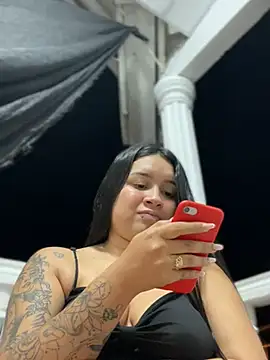 Snapshot of Pretty_Isadora chatting on December 15, 1:02 am Pretty Isadora online show from December 15, 1:02 am