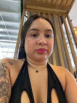 Snapshot of Pretty_Isadora chatting on January 22, 9:32 pm Pretty Isadora online show from January 22, 9:32 pm