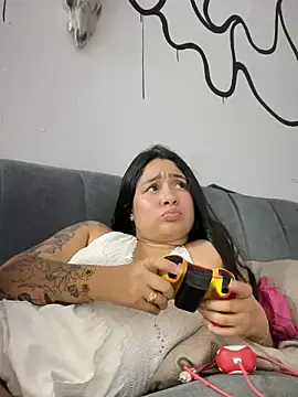 Snapshot of Pretty_Isadora chatting on February 14, 11:42 pm Pretty Isadora online show from February 14, 11:42 pm