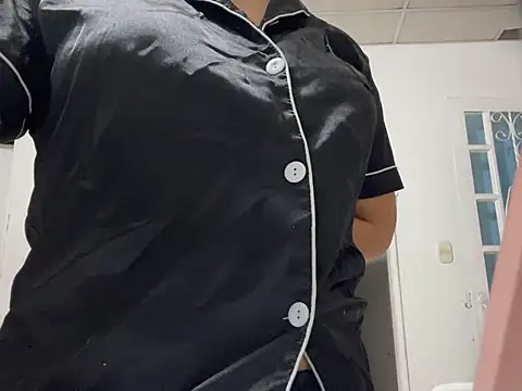 Snapshot of Pretty_Isadora chatting on February 20, 4:07 am Pretty Isadora online show from February 20, 4:07 am