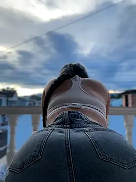 Snapshot of Pretty_Isadora chatting on September 21, 9:49 pm Pretty Isadora online show from September 21, 9:49 pm