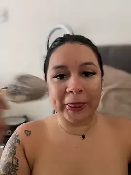 Snapshot of Pretty_Isadora chatting on October 9, 7:56 pm Pretty Isadora online show from October 9, 7:56 pm