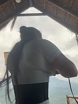 Pretty Isadora online show from February 23, 9:45 pm