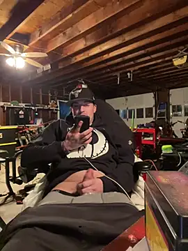 joeycbigcock online show from December 16, 12:15 am