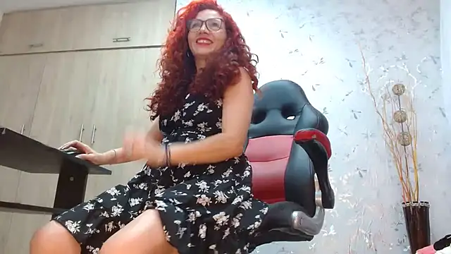 Snapshot of Samantabrown_ chatting on February 3, 5:56 pm Samantabrown online show from February 3, 5:56 pm