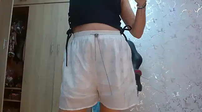 Snapshot of Samantabrown_ chatting on February 14, 10:07 am Samantabrown online show from February 14, 10:07 am