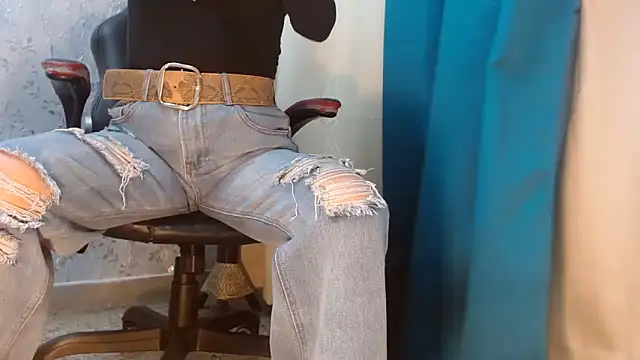 Snapshot of Samantabrown_ chatting on November 19, 11:10 am Samantabrown online show from November 19, 11:10 am