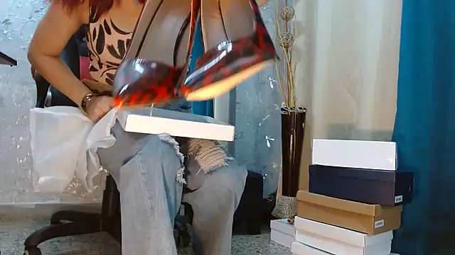 Snapshot of Samantabrown_ chatting on November 22, 11:31 am Samantabrown online show from November 22, 11:31 am