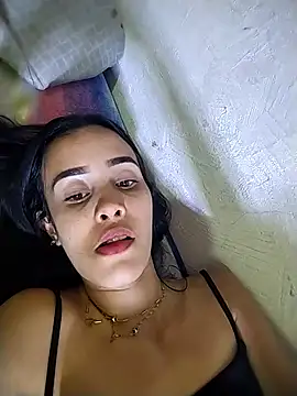 Snapshot of The-quee22 chatting on November 2, 5:04 pm The-quee22 online show from November 2, 5:04 pm