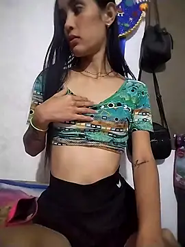 Snapshot of The-quee22 chatting on November 6, 12:00 am The-quee22 online show from November 6, 12:00 am