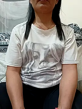 Snapshot of Asian_girl13 chatting on May 6, 2:33 pm Asian girl13 online show from May 6, 2:33 pm