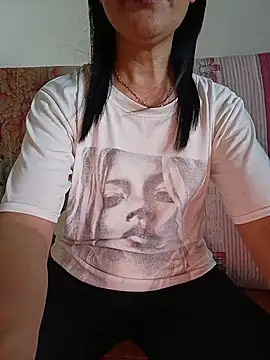 Snapshot of Asian_girl13 chatting on June 7, 1:43 am Asian girl13 online show from June 7, 1:43 am