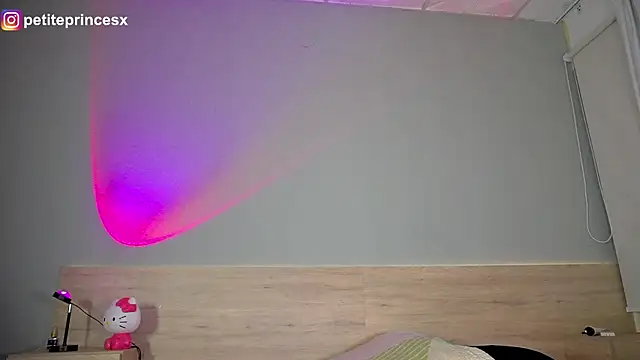 petitevictoria online show from January 18, 4:48 am