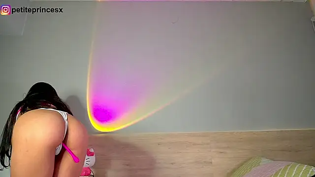 petitevictoria online show from January 21, 5:49 am