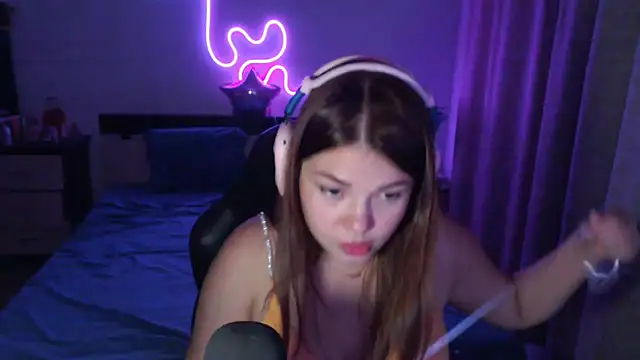 Snapshot of helengilmor chatting on September 13, 3:56 pm helengilmor online show from September 13, 3:56 pm