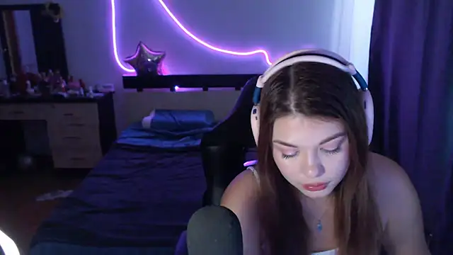 Snapshot of helengilmor chatting on September 30, 6:51 am helengilmor online show from September 30, 6:51 am