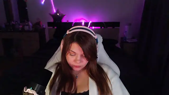 helengilmor online show from December 4, 6:27 pm