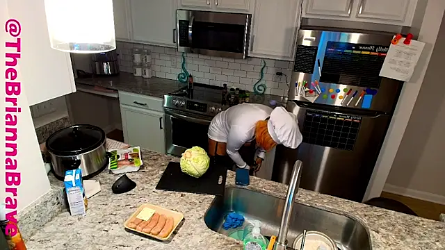 Snapshot of BriannaBrave chatting on November 23, 4:23 am BriannaBrave online show from November 23, 4:23 am