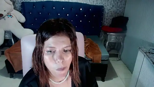 CurvyJulieth online show from January 15, 4:15 am