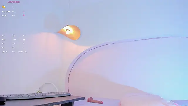 katiepeach  online show from March 3, 4:14 pm