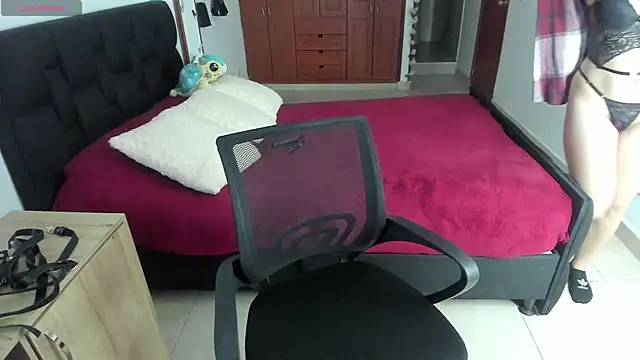 Fiore Sanz  online show from February 22, 2:06 am