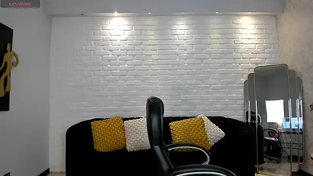 VictoriaMilan  online show from January 17, 8:22 pm