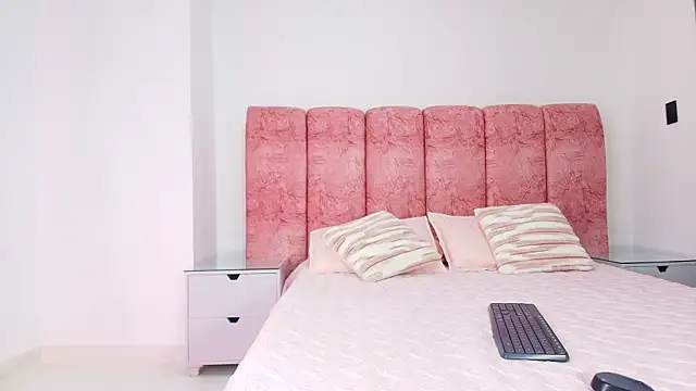 kendal rossi online show from December 17, 12:11 pm