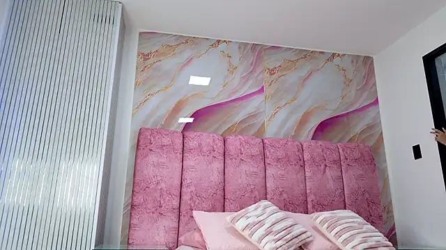 kendal rossi online show from February 2, 11:53 am