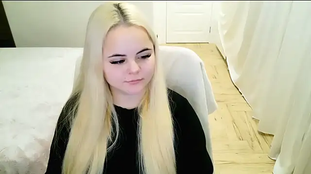 lovely-eyes online show from December 30, 3:47 am