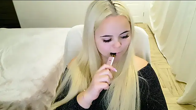 lovely-eyes online show from March 21, 1:45 am