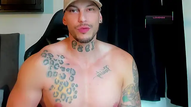 Snapshot of RickG_Oficial chatting on March 27, 9:14 pm RickG Oficial online show from March 27, 9:14 pm