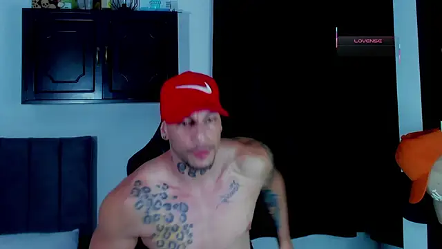 Snapshot of RickG_Oficial chatting on March 31, 1:07 am RickG Oficial online show from March 31, 1:07 am