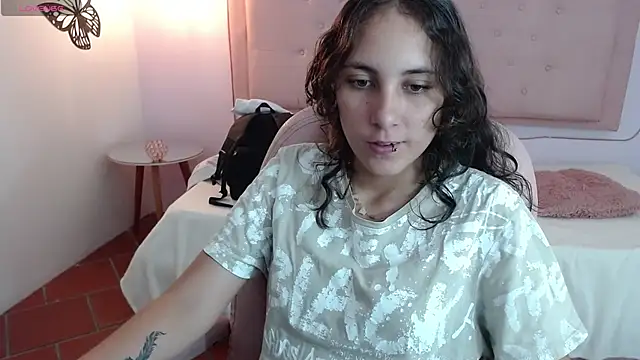 Snapshot of xlunna chatting on February 6, 7:40 pm xlunna online show from February 6, 7:40 pm